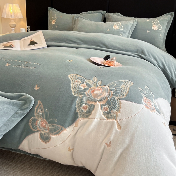 91家纺网 家纺一手货源 找家纺 金牛座家纺 2025新款加厚牛奶绒重工刺绣贴布绣四件套-蝶恋花 蝶恋花-浅灰