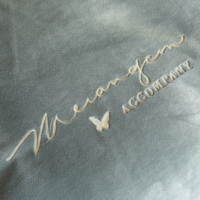 91家纺网 家纺一手货源 找家纺 金牛座家纺 2025新款加厚牛奶绒重工刺绣贴布绣四件套-蝶恋花 蝶恋花-浅灰