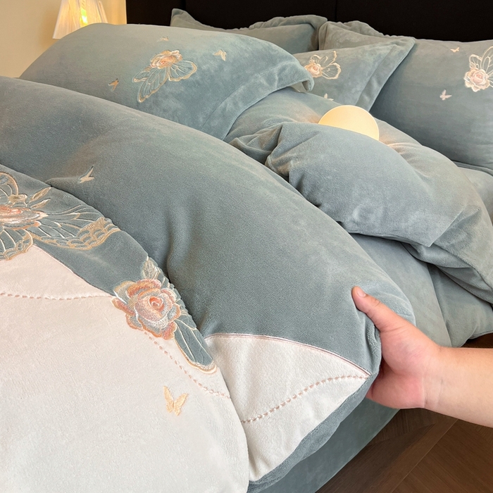 91家纺网 家纺一手货源 找家纺 金牛座家纺 2025新款加厚牛奶绒重工刺绣贴布绣四件套-蝶恋花 蝶恋花-浅灰