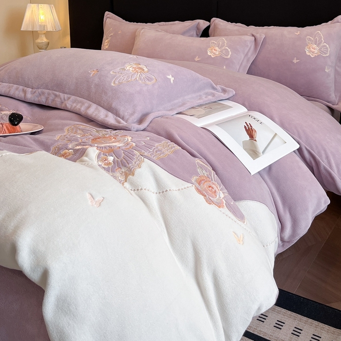91家纺网 家纺一手货源 找家纺 金牛座家纺 2025新款加厚牛奶绒重工刺绣贴布绣四件套-蝶恋花 蝶恋花-浅紫