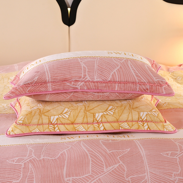 91家纺网 家纺一手货源 找家纺 雨洋2025新款加厚保暖牛奶绒金貂婴儿绒单被套 炫彩家人