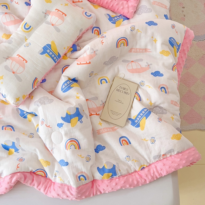 91家纺网 家纺一手货源 找家纺 十九色 2025新款婴幼儿安抚豆豆被全棉华夫格豆豆被一体款+可拆款（可机洗） 一体款-飞行日记