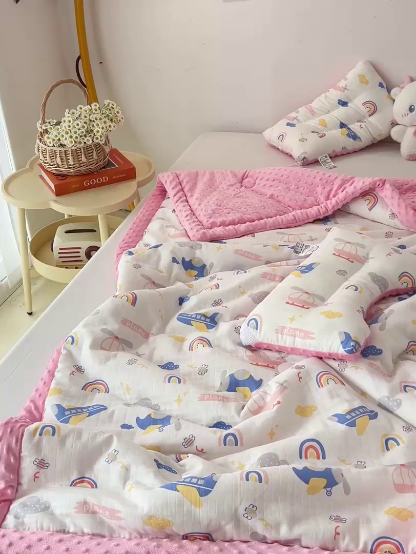 91家纺网 家纺一手货源 找家纺 十九色 2025新款婴幼儿安抚豆豆被全棉华夫格豆豆被一体款+可拆款（可机洗） 一体款-飞行日记