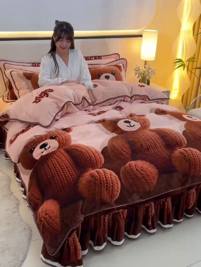 91家纺网 家纺一手货源 找家纺 羽梦2025新款8.5斤牛奶法莱绒金貂法兰绒四件套直播爆款 KT熊