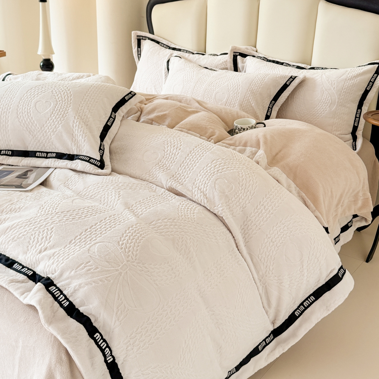 （总）潮邦创意家居 2025新款冬季雕花牛奶绒四件套-简逸黑钻