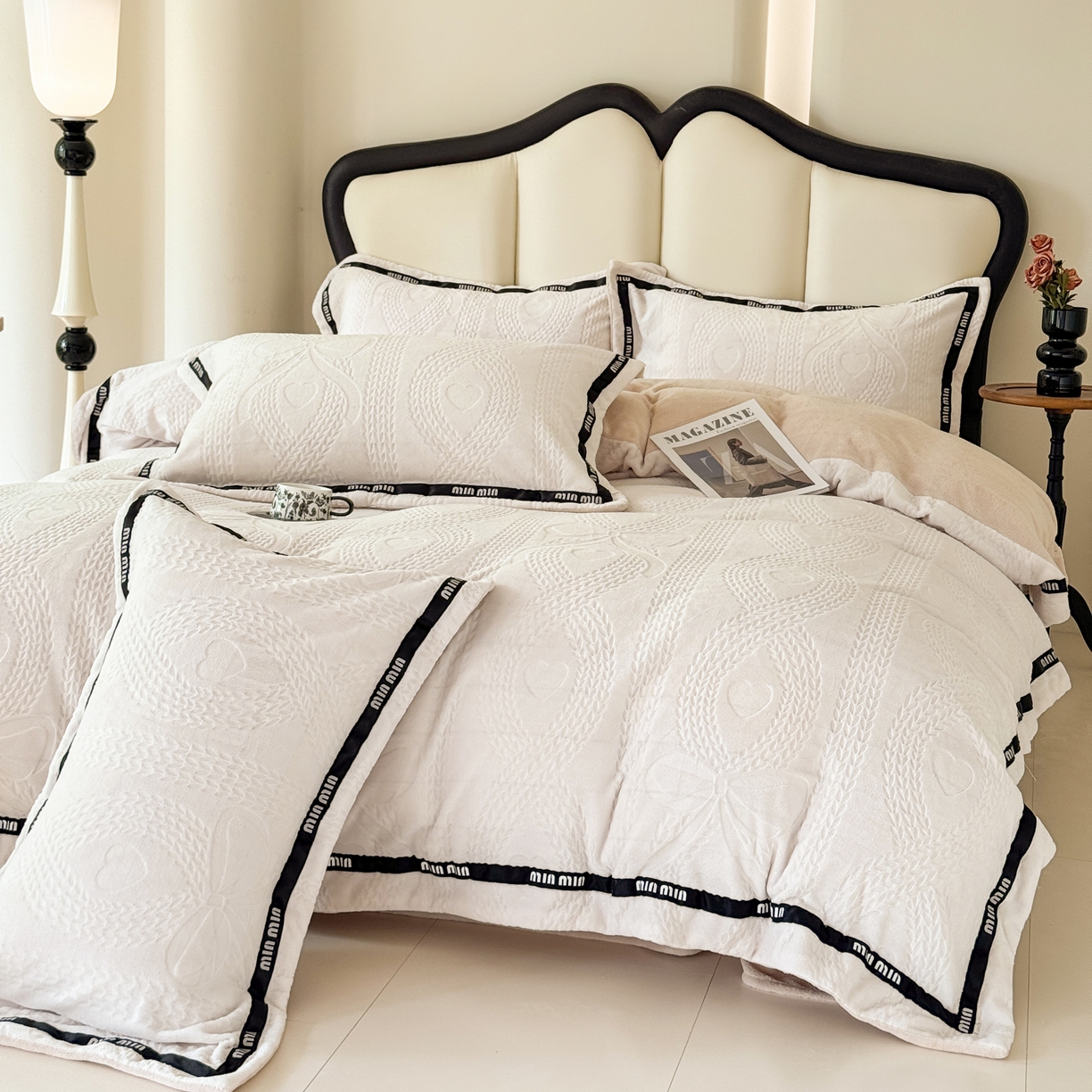 91家纺网 家纺一手货源 找家纺 （总）潮邦创意家居 2025新款冬季雕花牛奶绒四件套-简逸黑钻