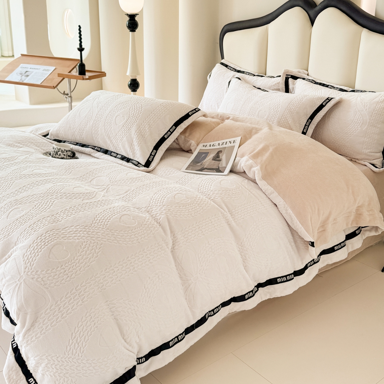 91家纺网 家纺一手货源 找家纺 （总）潮邦创意家居 2025新款冬季雕花牛奶绒四件套-简逸黑钻