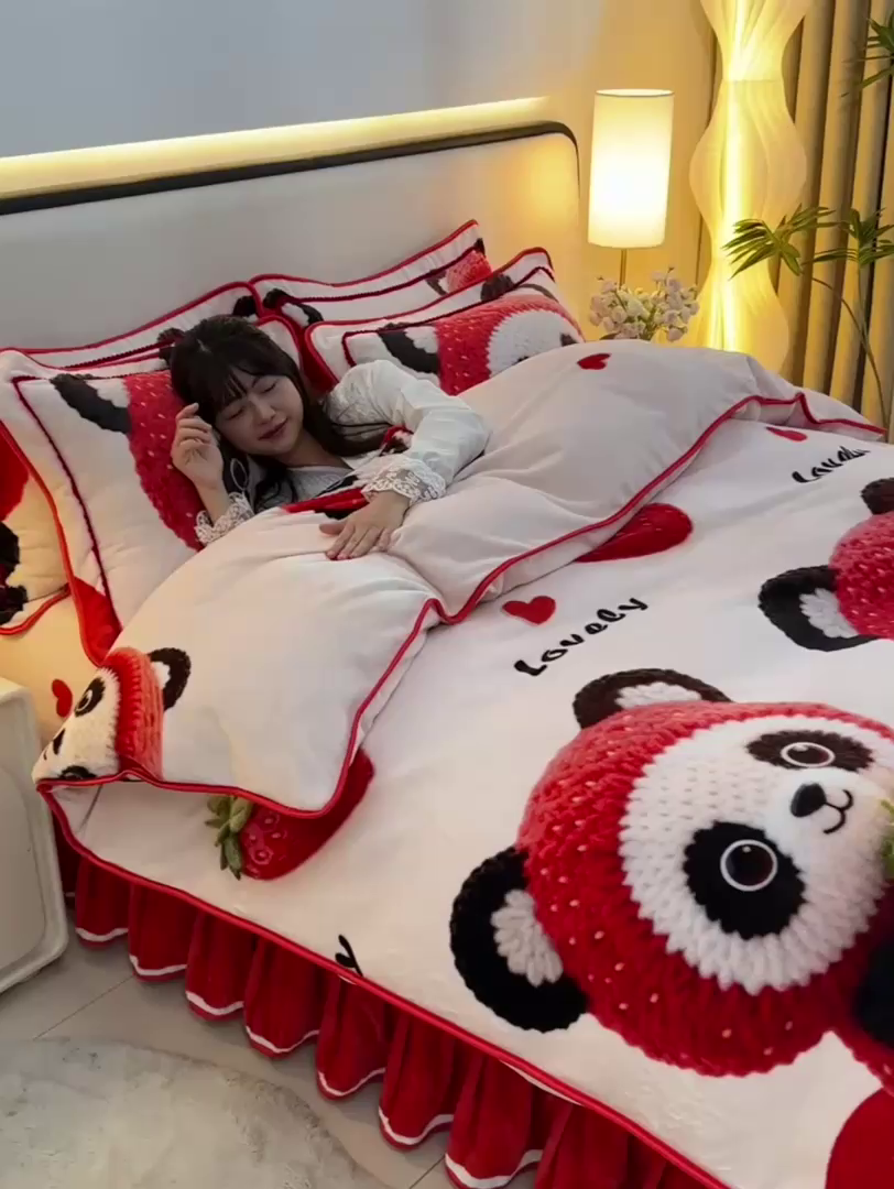 91家纺网 家纺一手货源 找家纺 羽梦2025新款8.5斤牛奶法莱绒金貂法兰绒四件套直播爆款 草莓熊