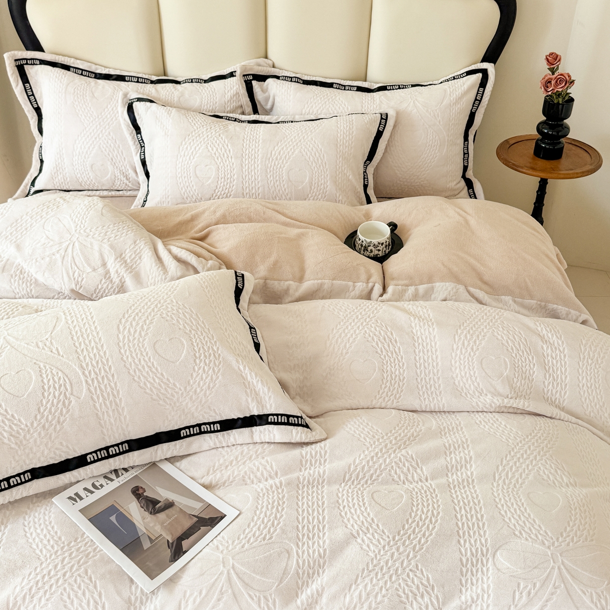 91家纺网 家纺一手货源 找家纺 （总）潮邦创意家居 2025新款冬季雕花牛奶绒四件套-简逸黑钻