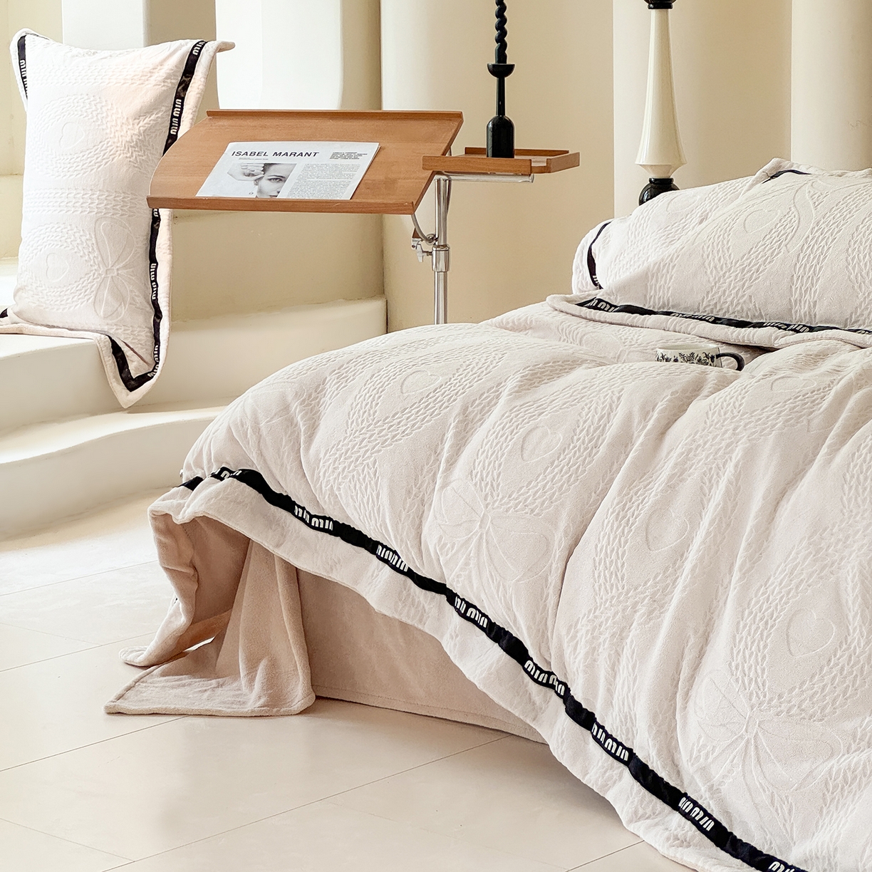 91家纺网 家纺一手货源 找家纺 潮邦创意家居 2025新款冬季雕花牛奶绒四件套-简逸黑钻 简逸黑钻-奶咖