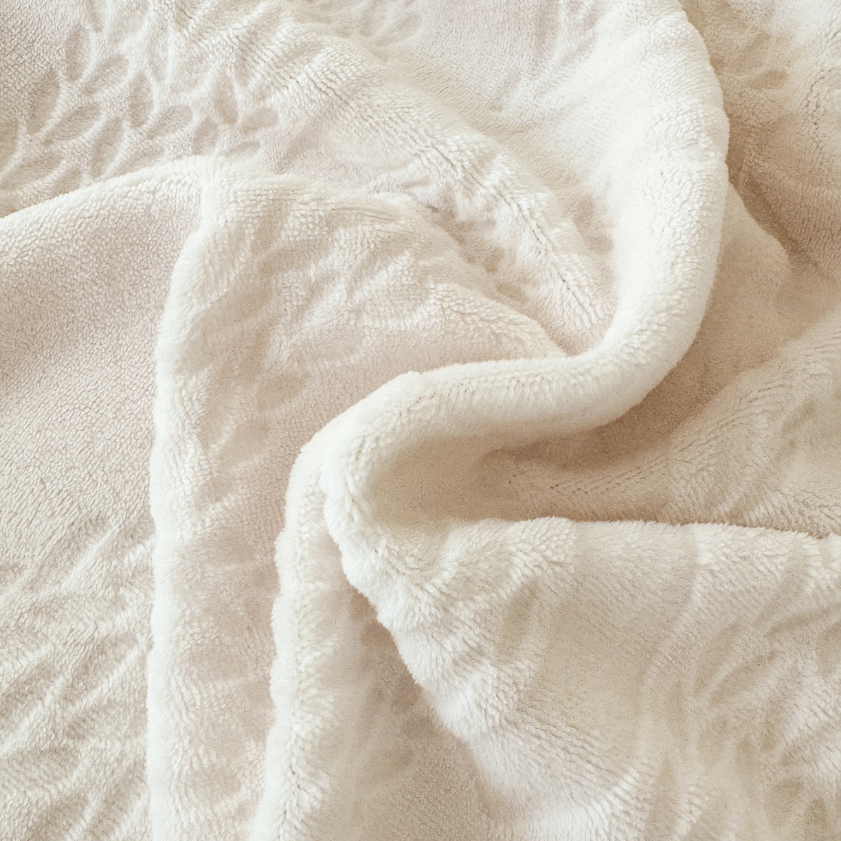 91家纺网 家纺一手货源 找家纺 潮邦创意家居 2025新款冬季雕花牛奶绒四件套-简逸黑钻 简逸黑钻-奶咖