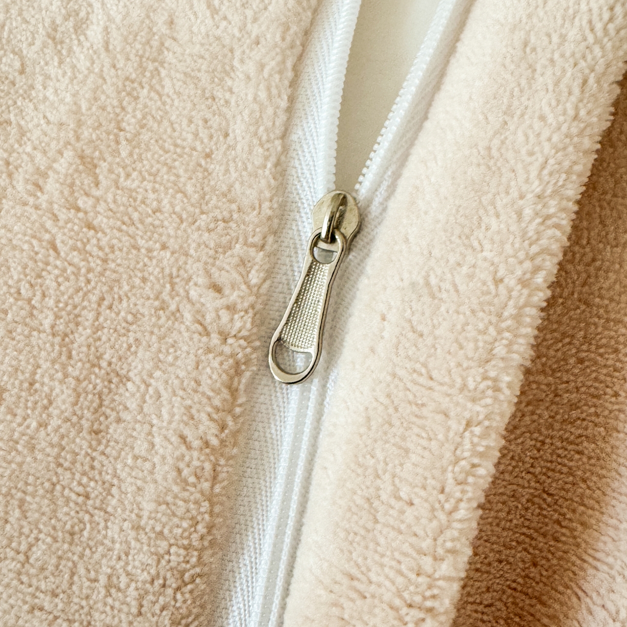 91家纺网 家纺一手货源 找家纺 潮邦创意家居 2025新款冬季雕花牛奶绒四件套-简逸黑钻 简逸黑钻-奶咖