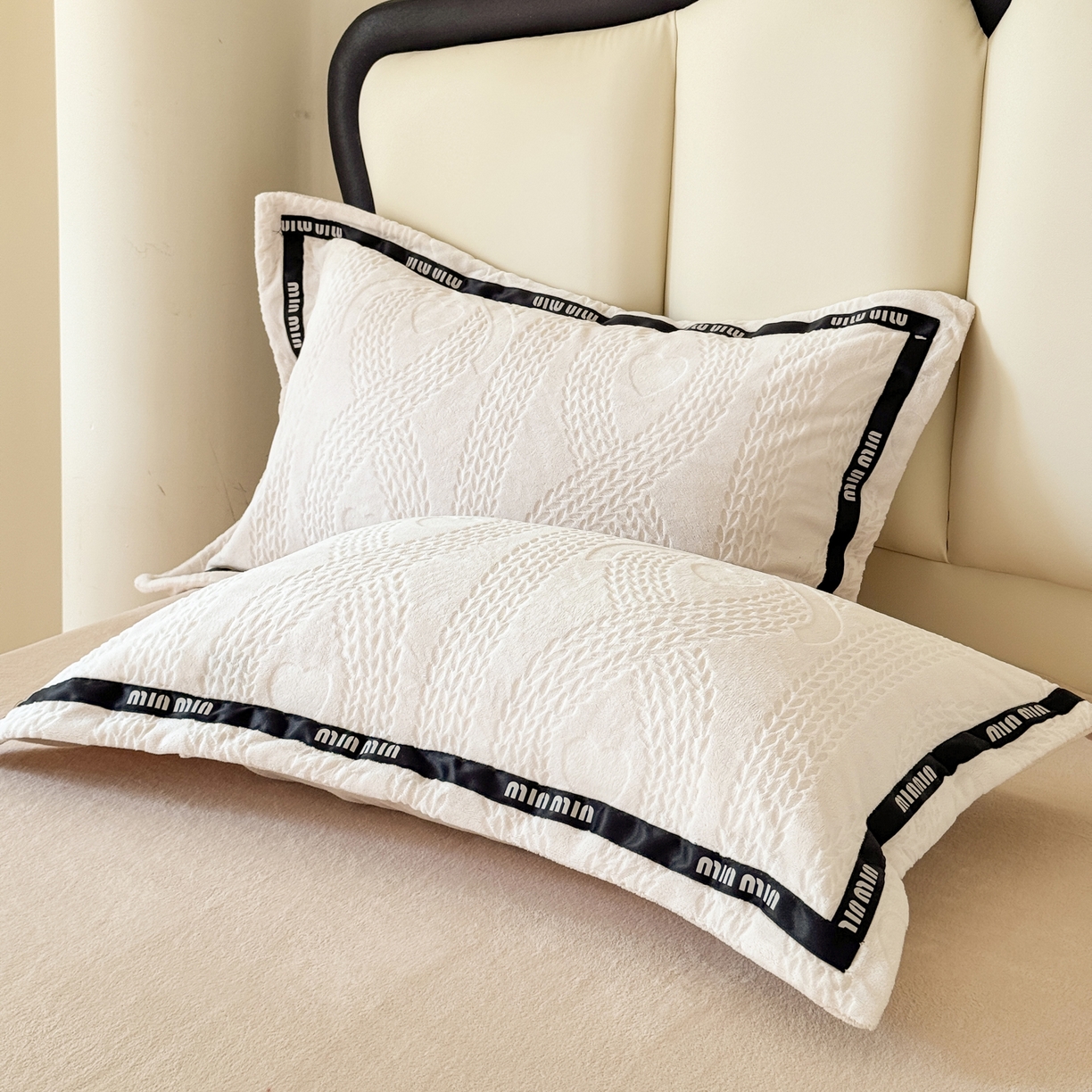 91家纺网 家纺一手货源 找家纺 潮邦创意家居 2025新款冬季雕花牛奶绒四件套-简逸黑钻 简逸黑钻-奶咖