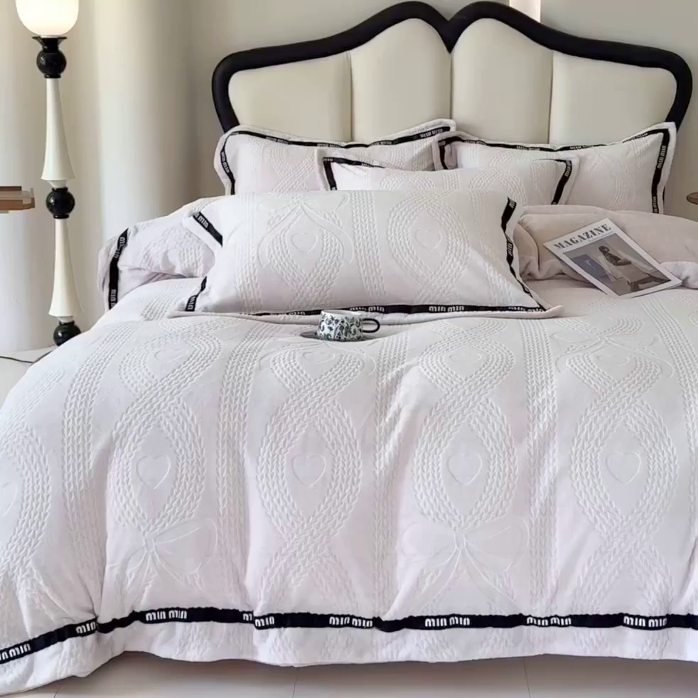 91家纺网 家纺一手货源 找家纺 潮邦创意家居 2025新款冬季雕花牛奶绒四件套-简逸黑钻 简逸黑钻-奶咖