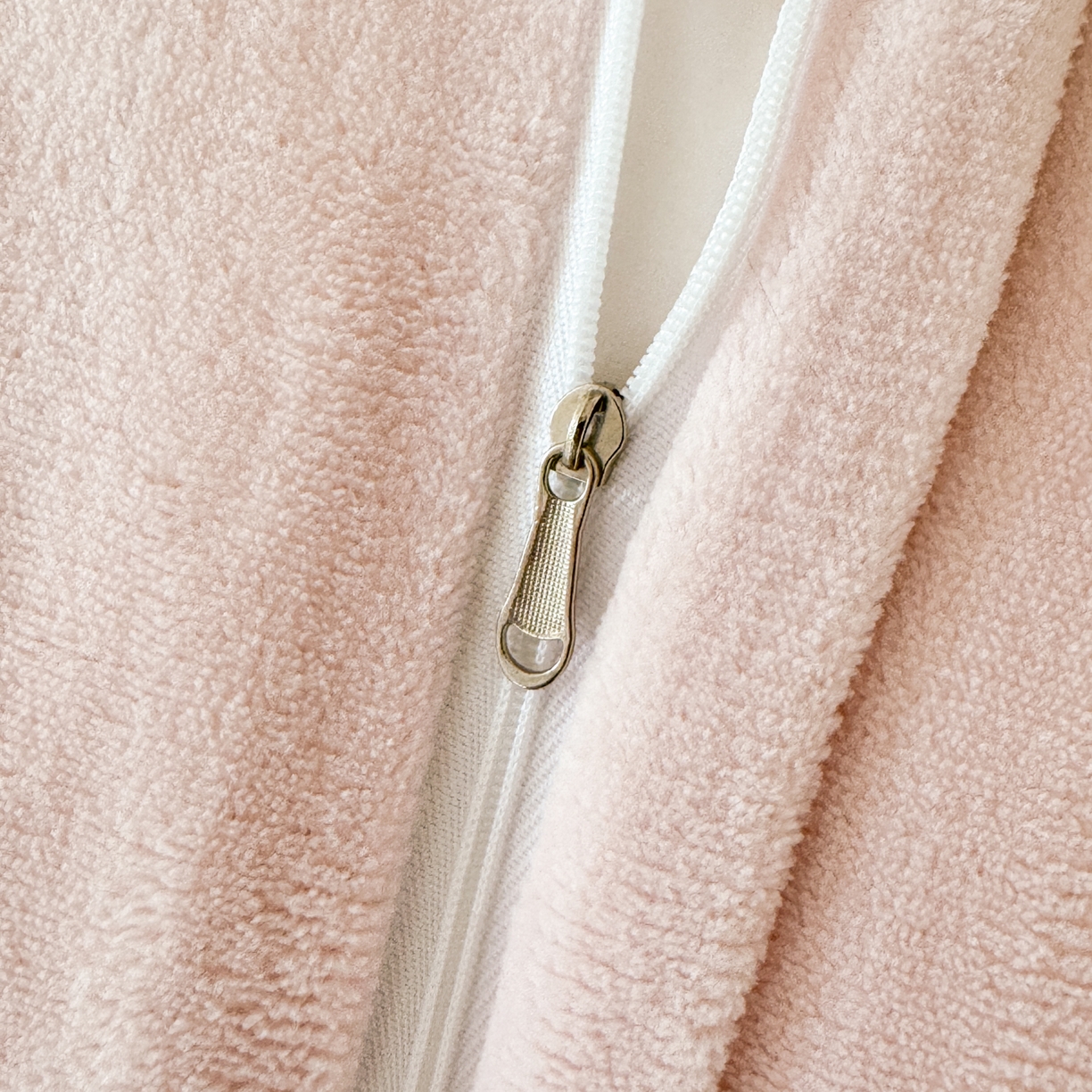 91家纺网 家纺一手货源 找家纺 潮邦创意家居 2025新款冬季雕花牛奶绒四件套-简逸黑钻 简逸黑钻-粉色