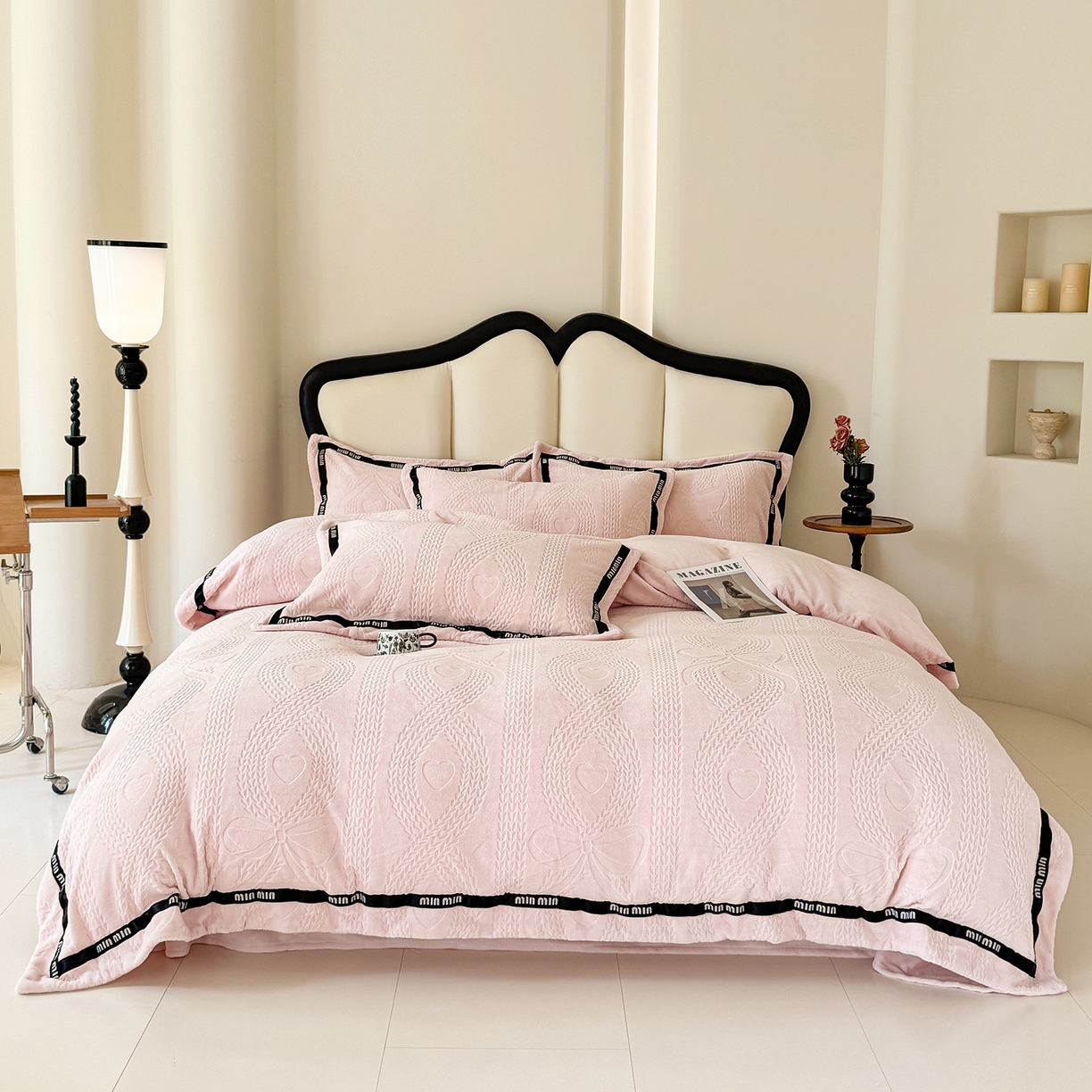 91家纺网 家纺一手货源 找家纺 潮邦创意家居 2025新款冬季雕花牛奶绒四件套-简逸黑钻 简逸黑钻-粉色