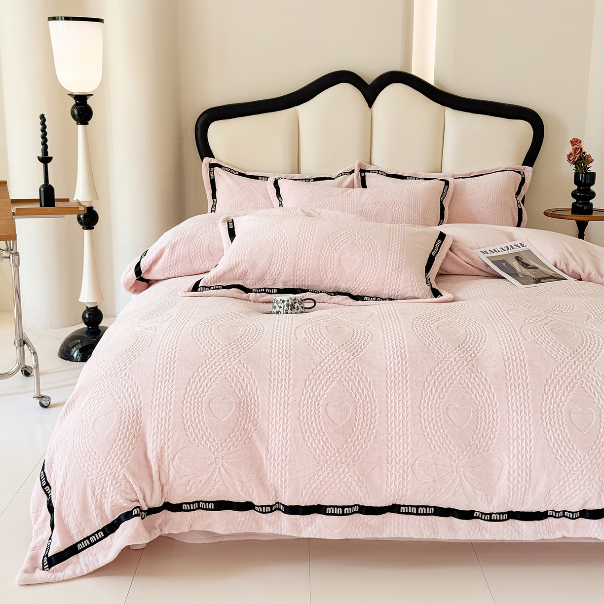 91家纺网 家纺一手货源 找家纺 潮邦创意家居 2025新款冬季雕花牛奶绒四件套-简逸黑钻 简逸黑钻-粉色