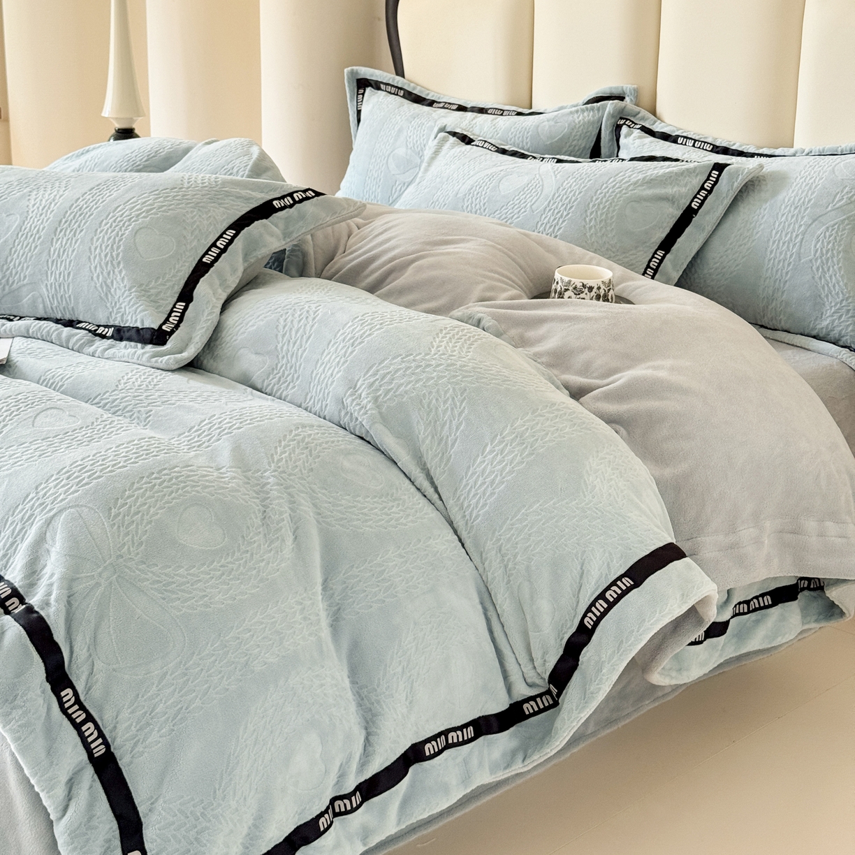 潮邦创意家居 2025新款冬季雕花牛奶绒四件套-简逸黑钻 简逸黑钻-浅蓝
