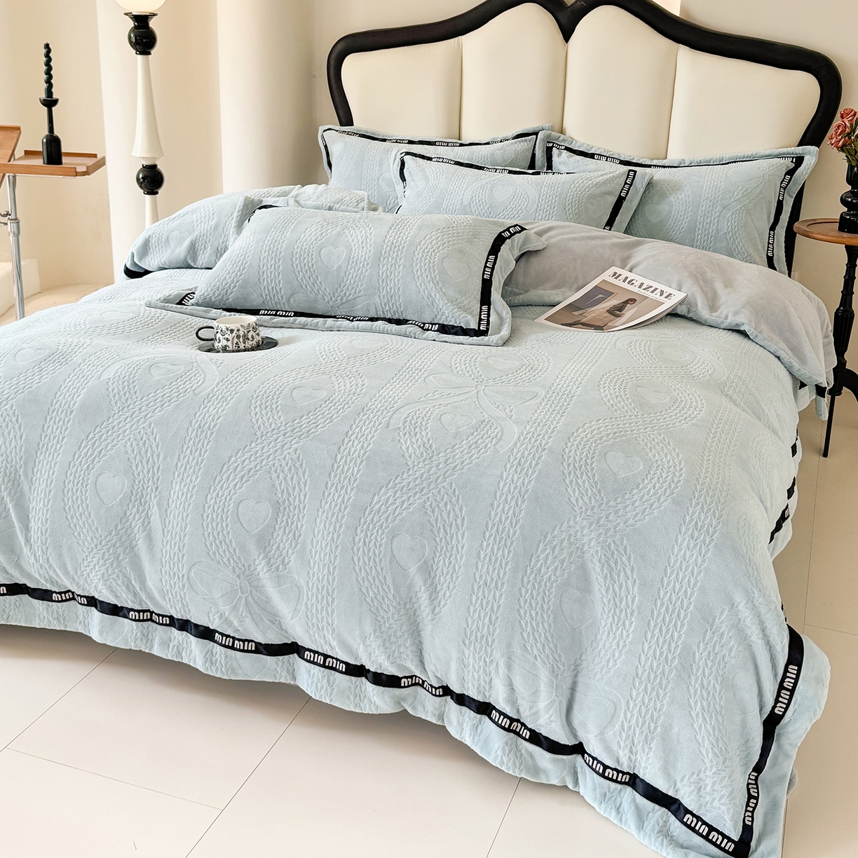 91家纺网 家纺一手货源 找家纺 潮邦创意家居 2025新款冬季雕花牛奶绒四件套-简逸黑钻 简逸黑钻-浅蓝
