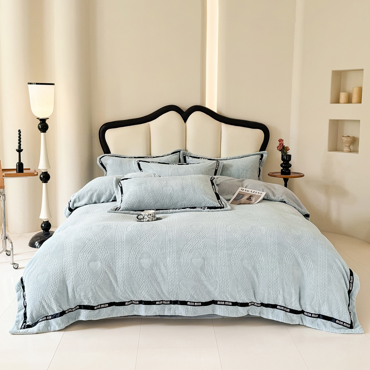 91家纺网 家纺一手货源 找家纺 潮邦创意家居 2025新款冬季雕花牛奶绒四件套-简逸黑钻 简逸黑钻-浅蓝