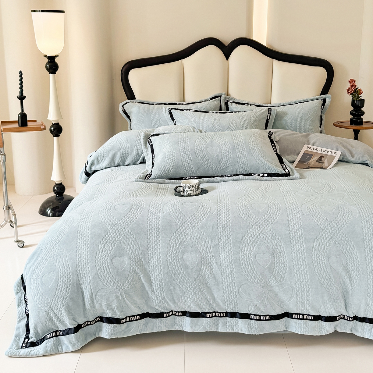 91家纺网 家纺一手货源 找家纺 潮邦创意家居 2025新款冬季雕花牛奶绒四件套-简逸黑钻 简逸黑钻-浅蓝