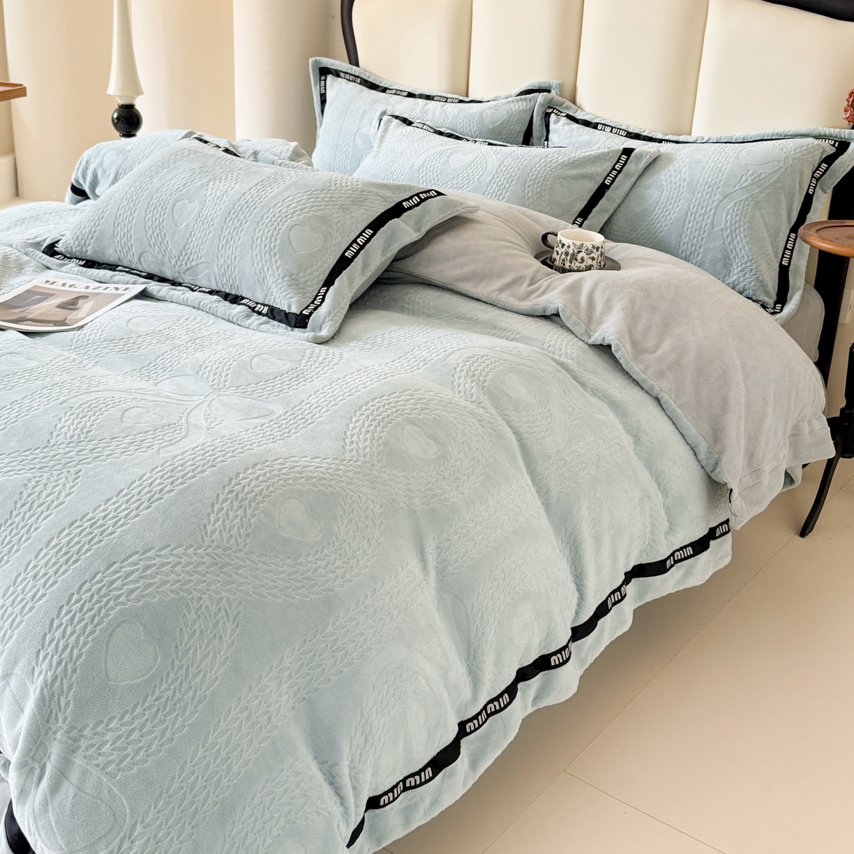 91家纺网 家纺一手货源 找家纺 潮邦创意家居 2025新款冬季雕花牛奶绒四件套-简逸黑钻 简逸黑钻-浅蓝