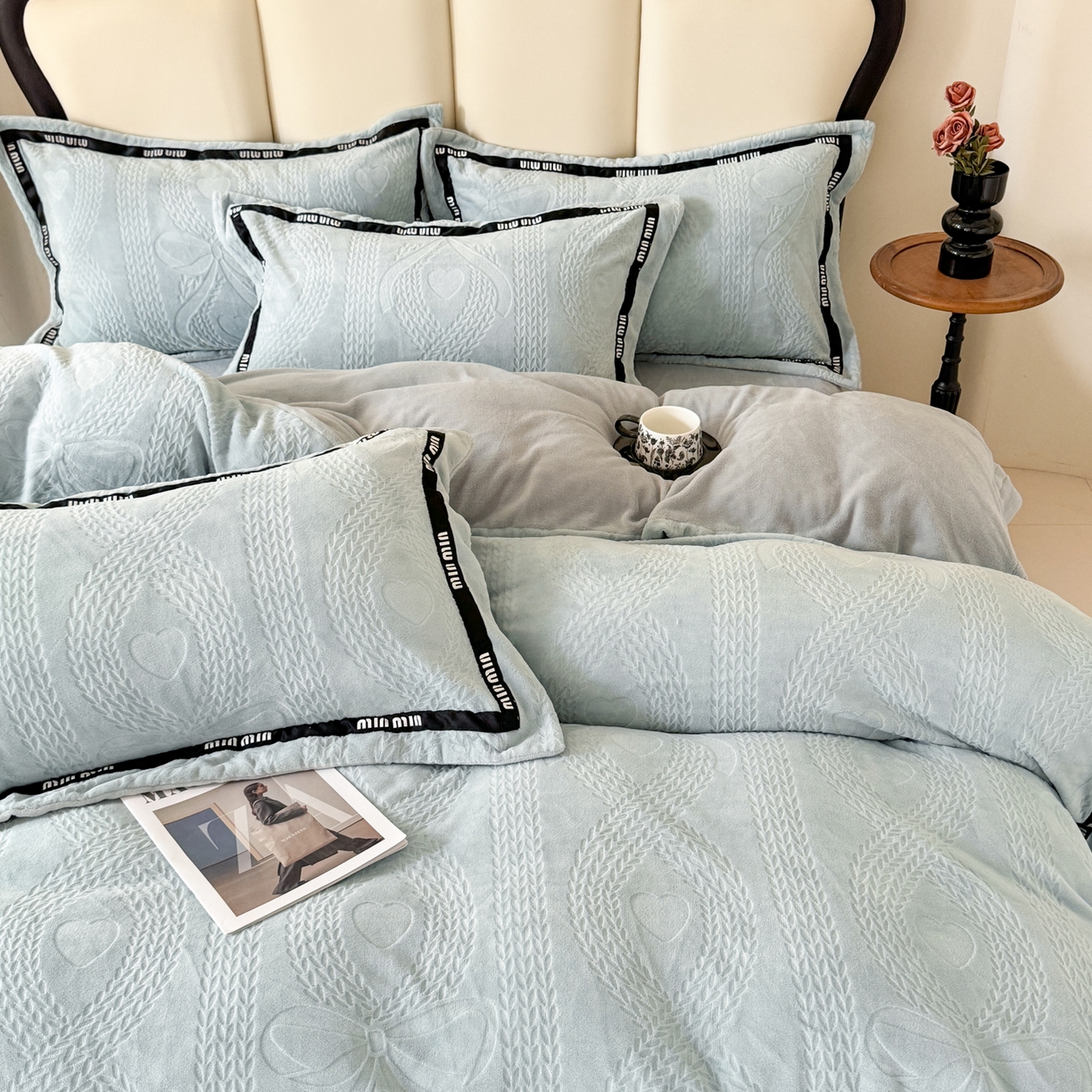 91家纺网 家纺一手货源 找家纺 潮邦创意家居 2025新款冬季雕花牛奶绒四件套-简逸黑钻 简逸黑钻-浅蓝