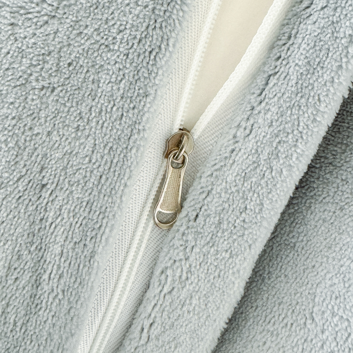 91家纺网 家纺一手货源 找家纺 潮邦创意家居 2025新款冬季雕花牛奶绒四件套-简逸黑钻 简逸黑钻-浅蓝