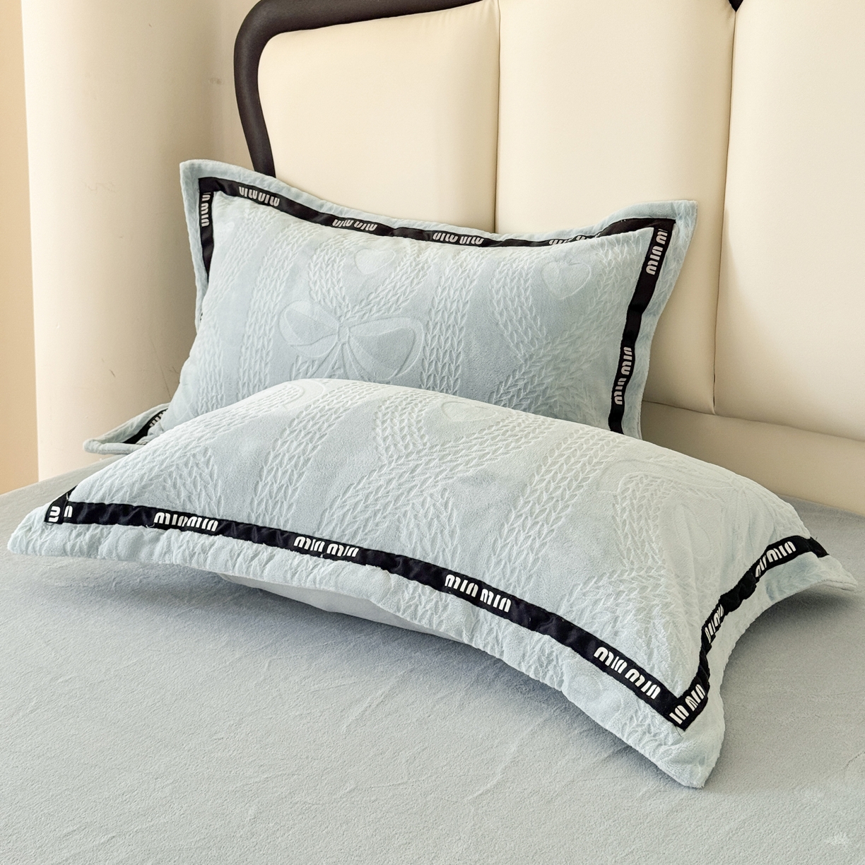 91家纺网 家纺一手货源 找家纺 潮邦创意家居 2025新款冬季雕花牛奶绒四件套-简逸黑钻 简逸黑钻-浅蓝