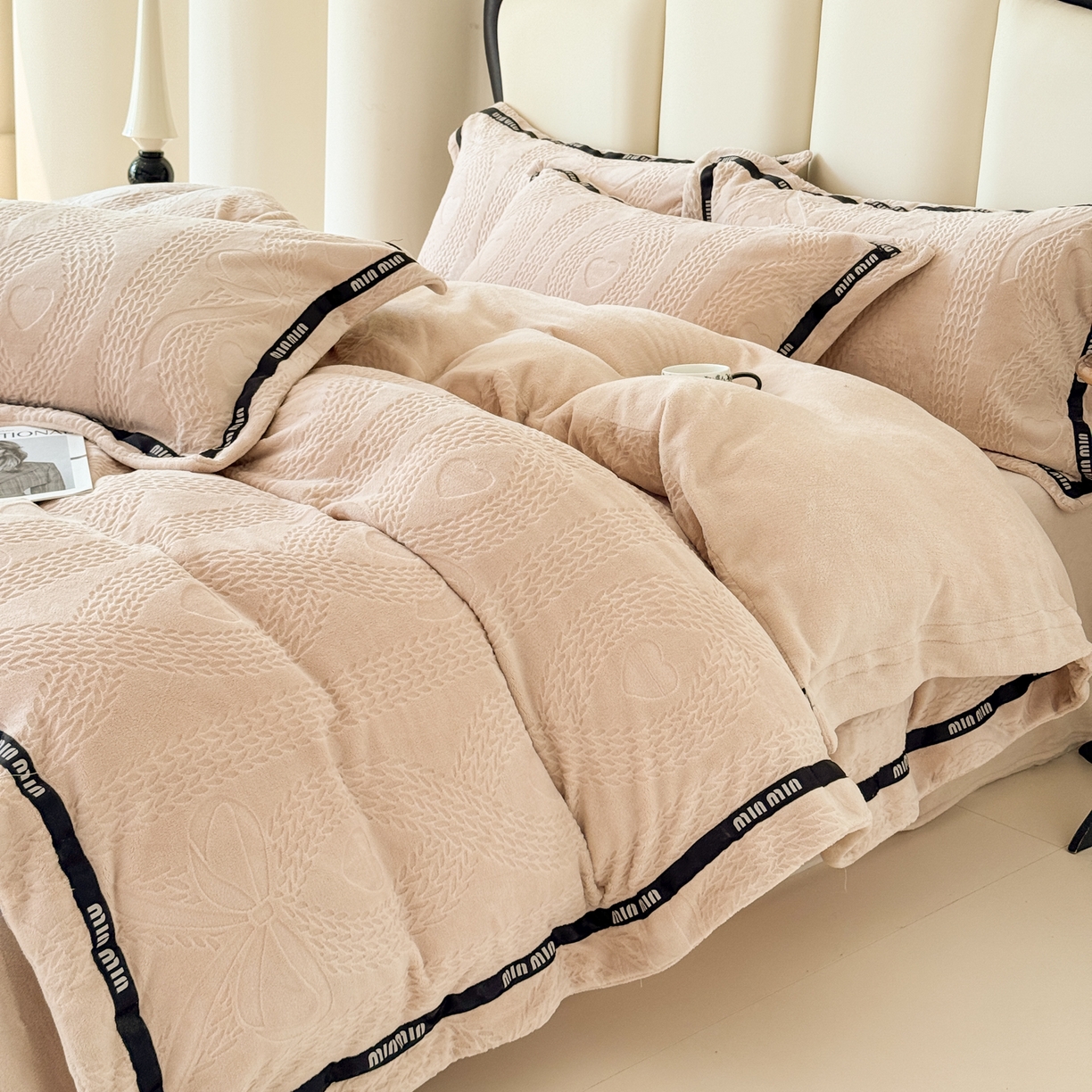 潮邦创意家居 2025新款冬季雕花牛奶绒四件套-简逸黑钻 简逸黑钻-玉色