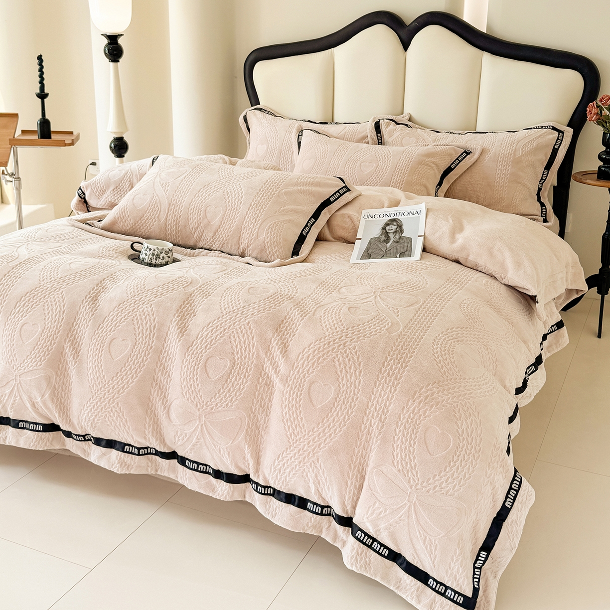 91家纺网 家纺一手货源 找家纺 潮邦创意家居 2025新款冬季雕花牛奶绒四件套-简逸黑钻 简逸黑钻-玉色