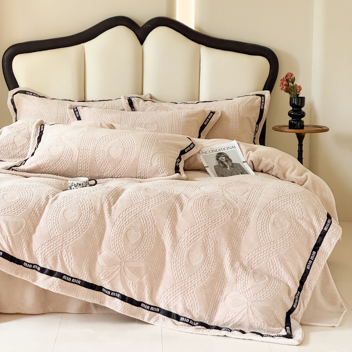 91家纺网 家纺一手货源 找家纺 潮邦创意家居 2025新款冬季雕花牛奶绒四件套-简逸黑钻 简逸黑钻-玉色