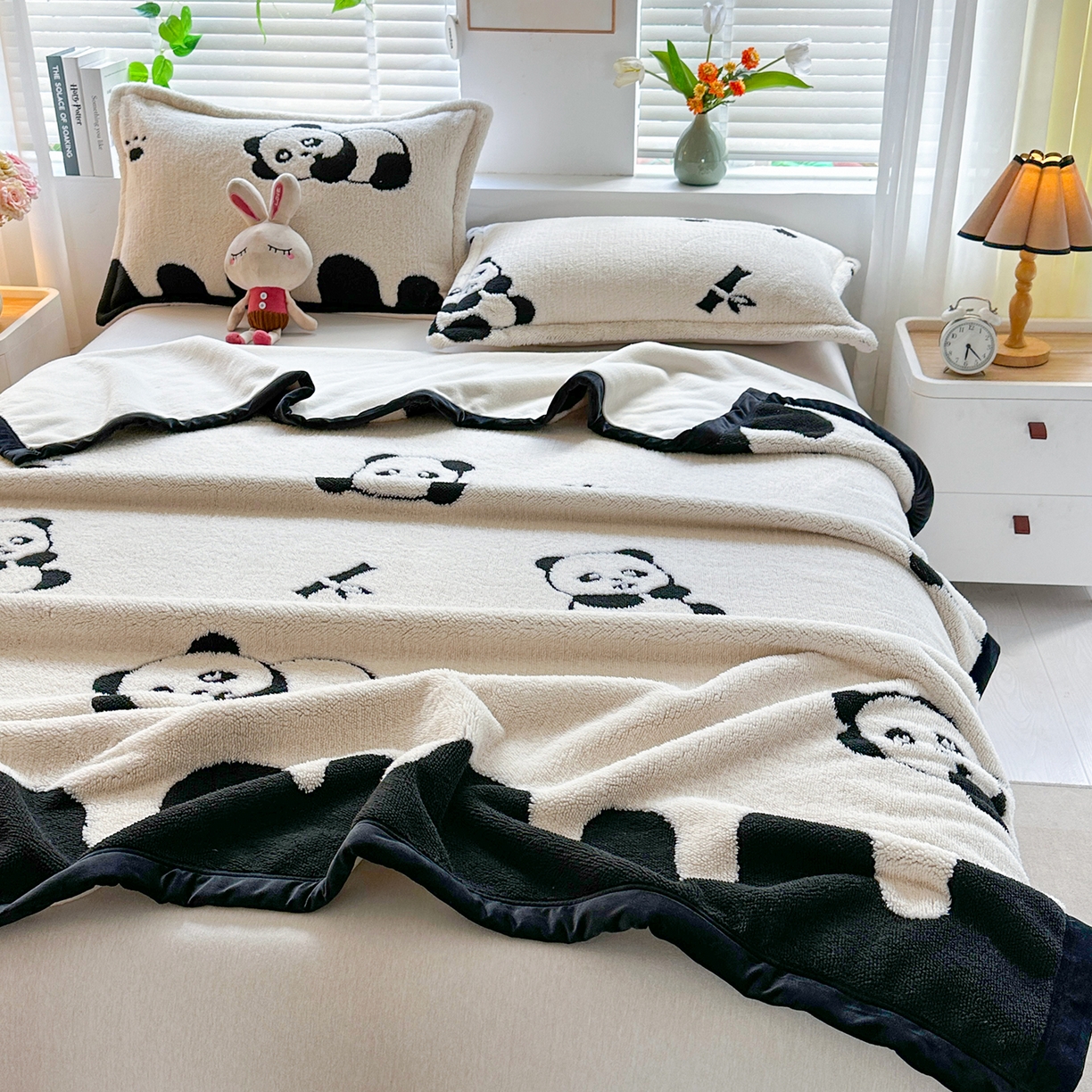 91家纺网 家纺一手货源 找家纺 （总）悦织湾家纺 2025新款黑白阳离子熊猫绒毛球毯轻奢雅致多功能毛毯盖毯休闲毯沙发毯跨境专供可定制量大可谈