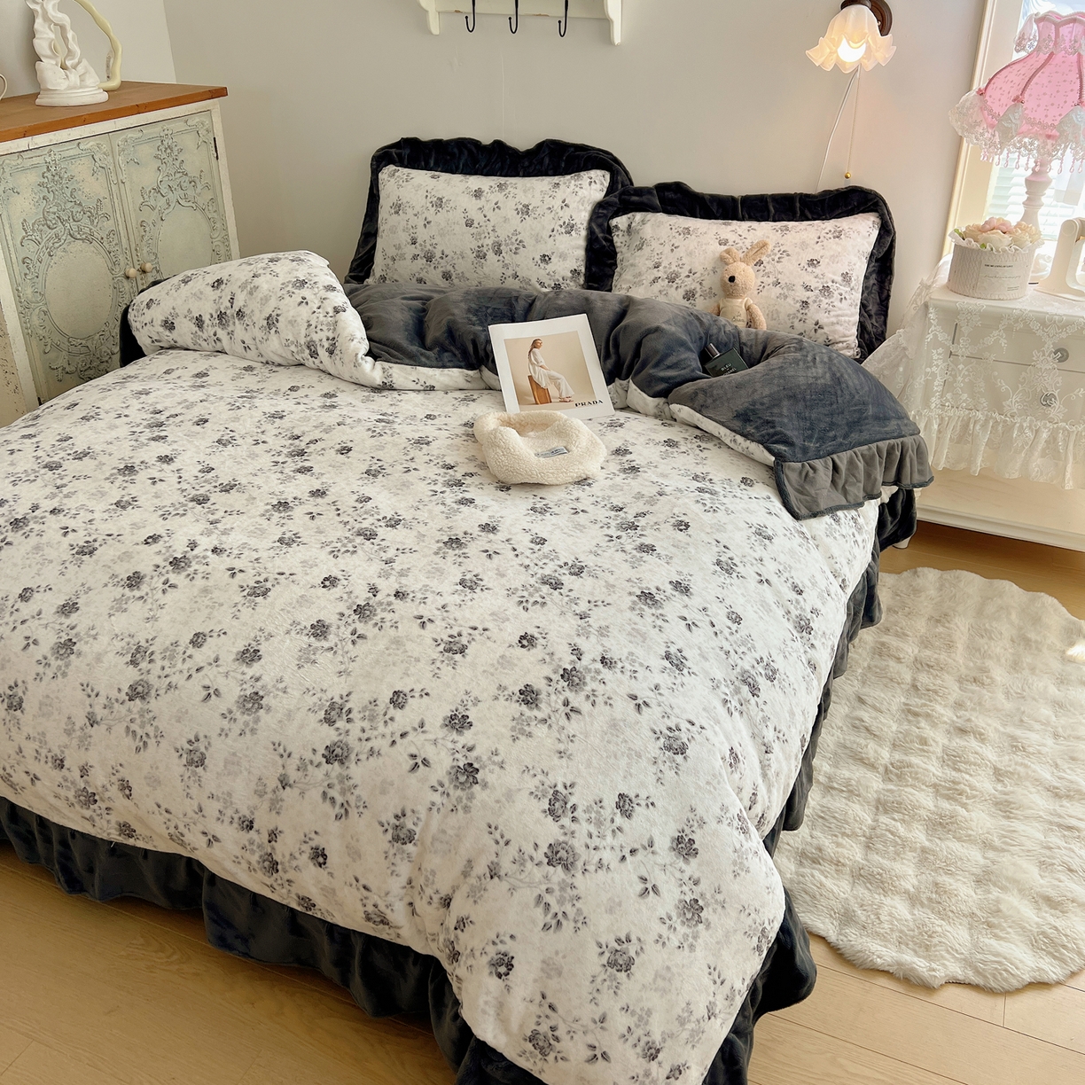 91家纺网 家纺一手货源 找家纺 桃喜 2025新款牛奶绒碎花花边系列四件套【会员-5】 赫本