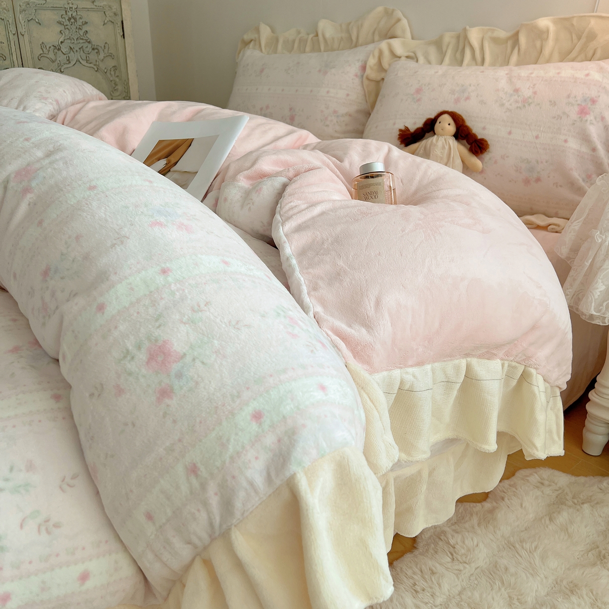 91家纺网 家纺一手货源 找家纺 （总）桃喜 2025新款牛奶绒碎花花边系列四件套【会员-5】