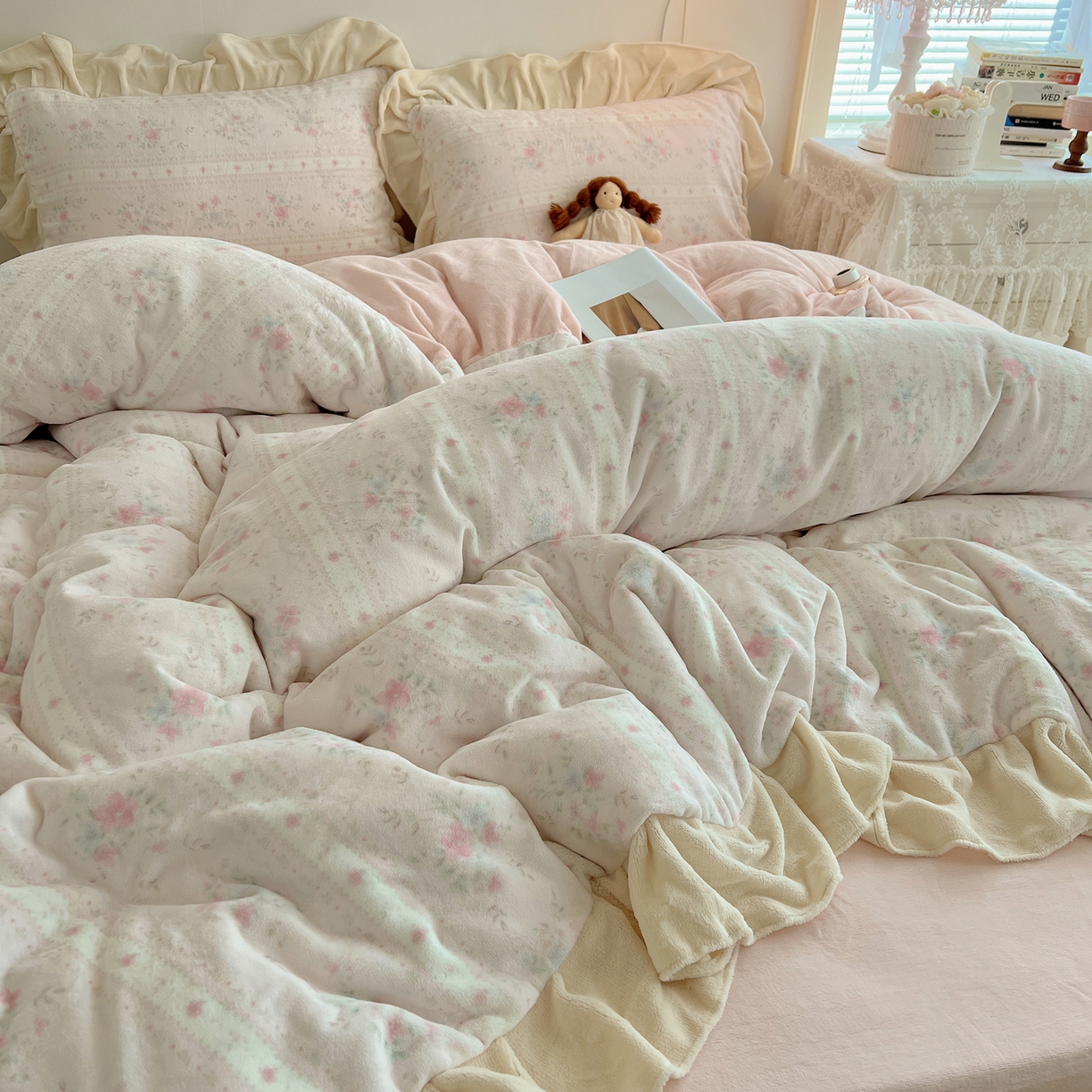 91家纺网 家纺一手货源 找家纺 （总）桃喜 2025新款牛奶绒碎花花边系列四件套【会员-5】