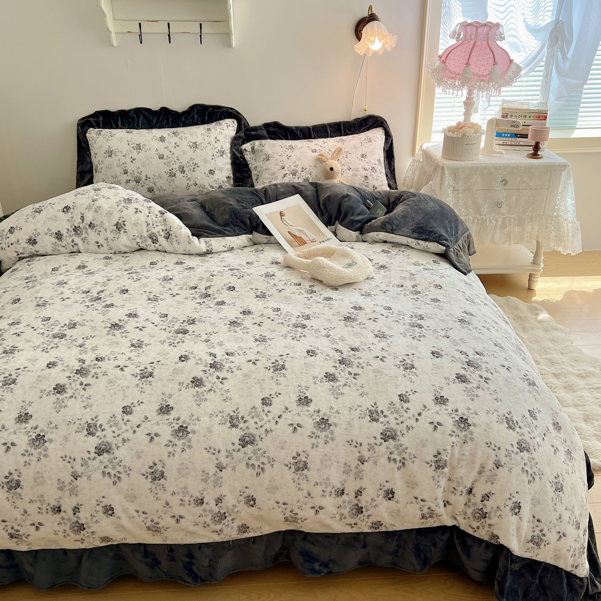 91家纺网 家纺一手货源 找家纺 桃喜 2025新款牛奶绒碎花花边系列四件套【会员-5】 赫本