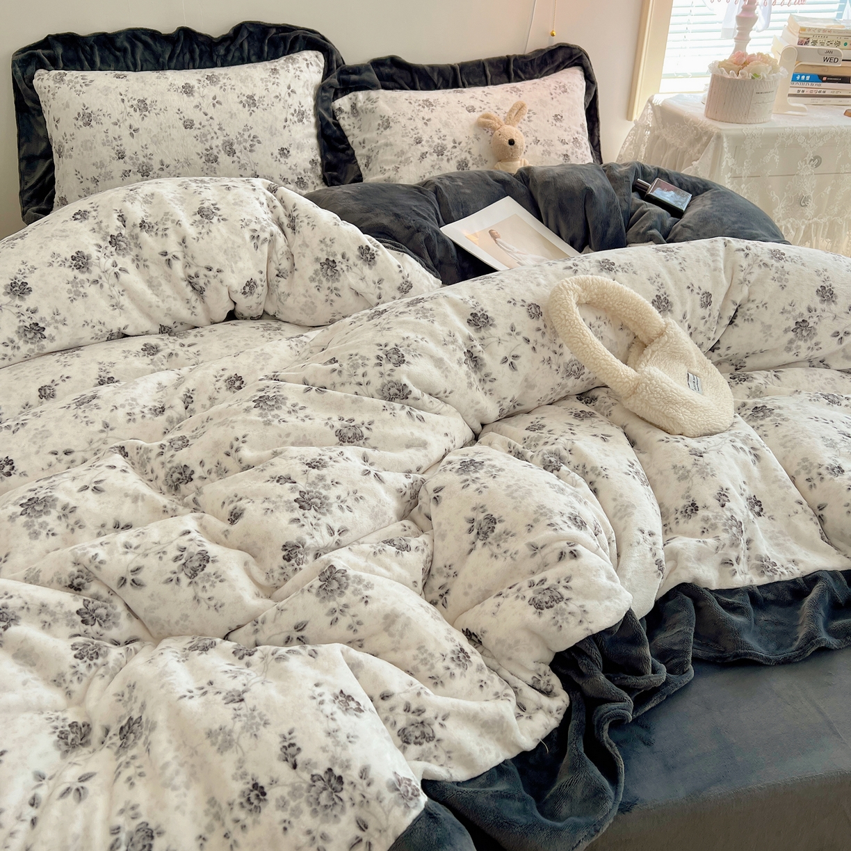 91家纺网 家纺一手货源 找家纺 桃喜 2025新款牛奶绒碎花花边系列四件套【会员-5】 赫本