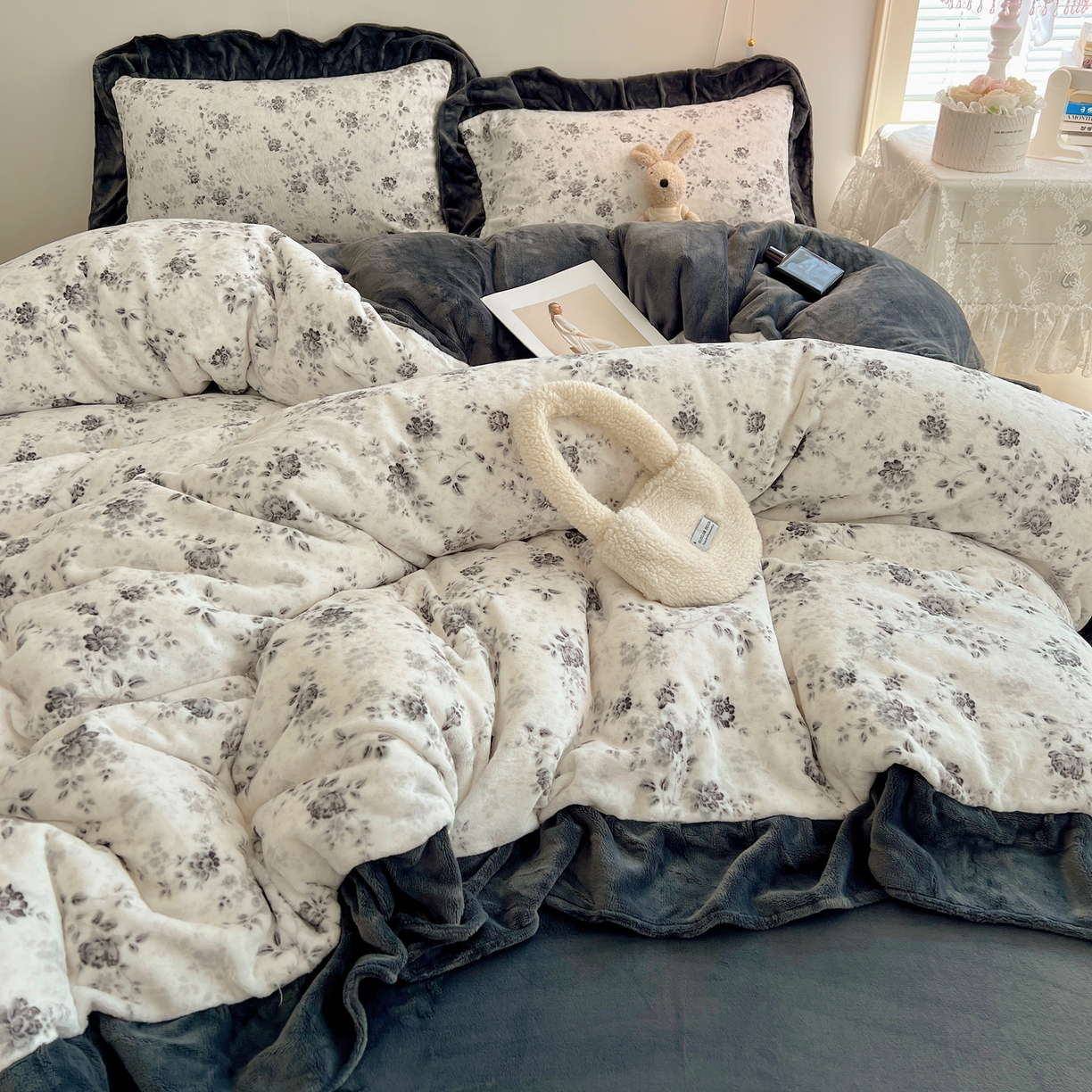 91家纺网 家纺一手货源 找家纺 桃喜 2025新款牛奶绒碎花花边系列四件套【会员-5】 赫本