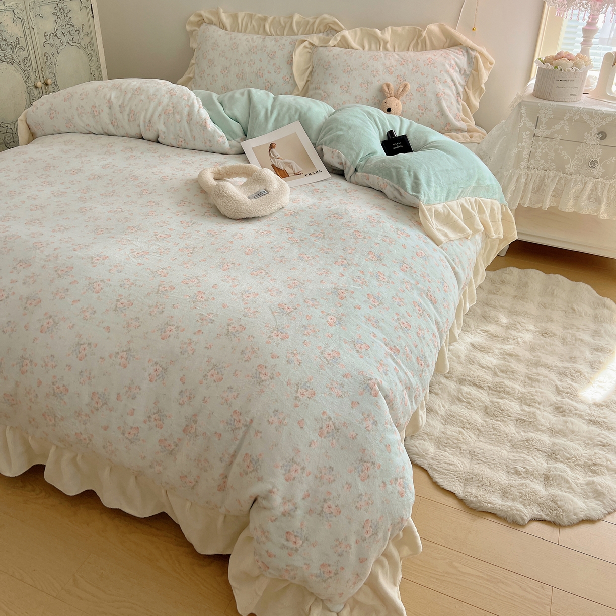 91家纺网 家纺一手货源 找家纺 桃喜 2025新款牛奶绒碎花花边系列四件套【会员-5】 山茶