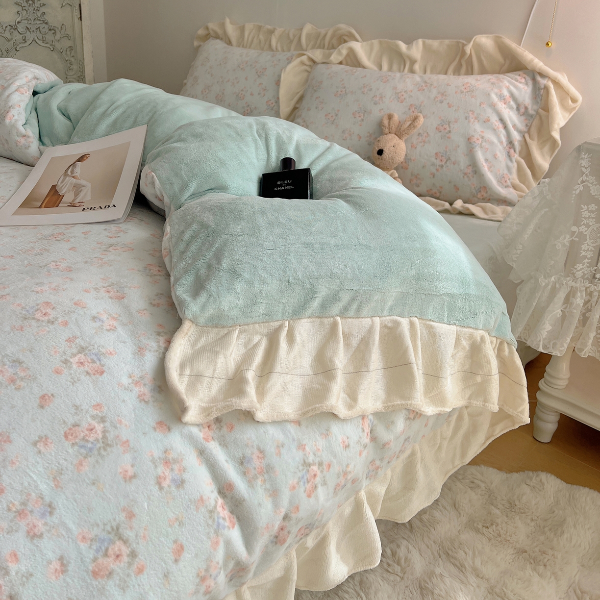 91家纺网 家纺一手货源 找家纺 桃喜 2025新款牛奶绒碎花花边系列四件套【会员-5】 山茶