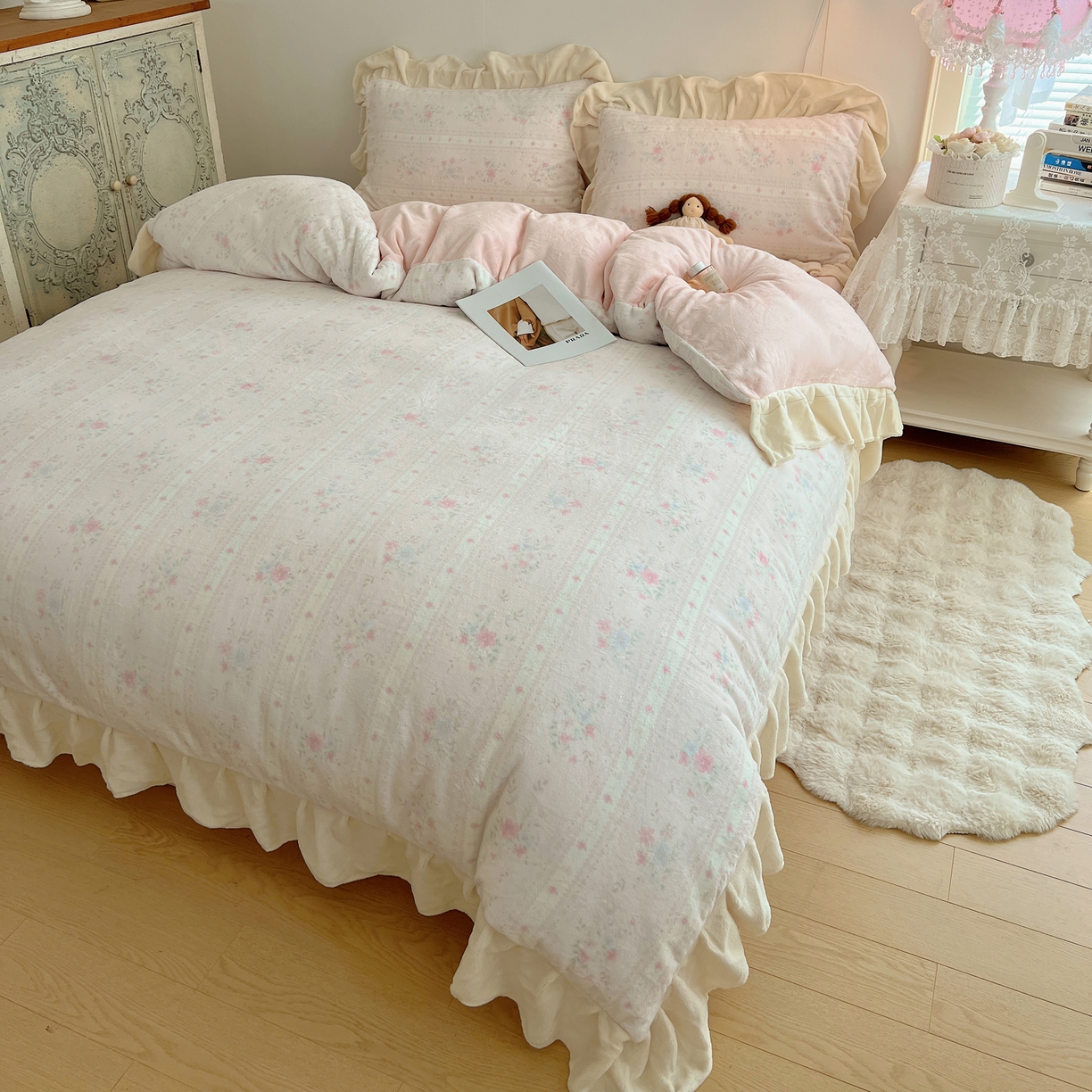91家纺网 家纺一手货源 找家纺 桃喜 2025新款牛奶绒碎花花边系列四件套【会员-5】 馥郁粉