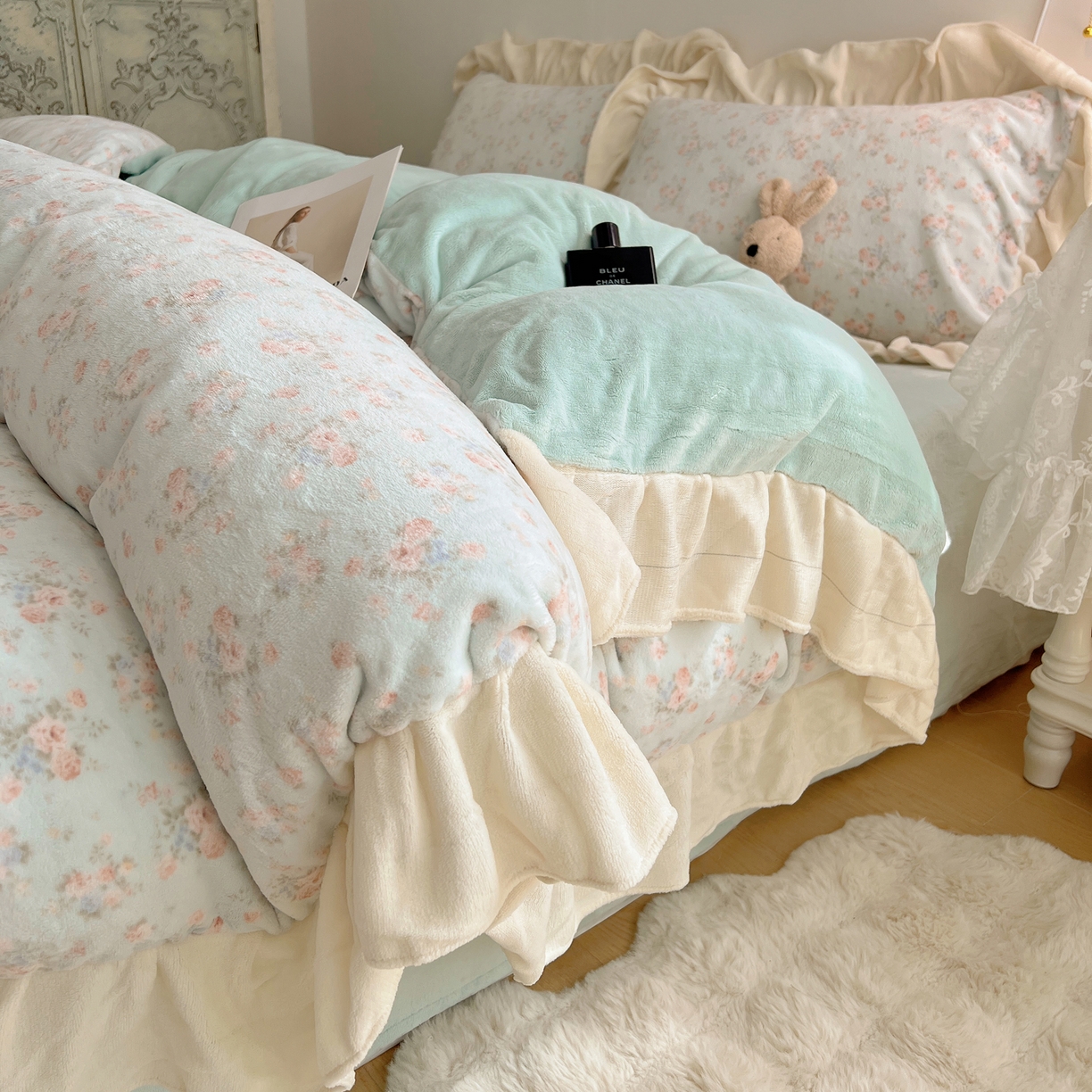 91家纺网 家纺一手货源 找家纺 桃喜 2025新款牛奶绒碎花花边系列四件套【会员-5】 山茶