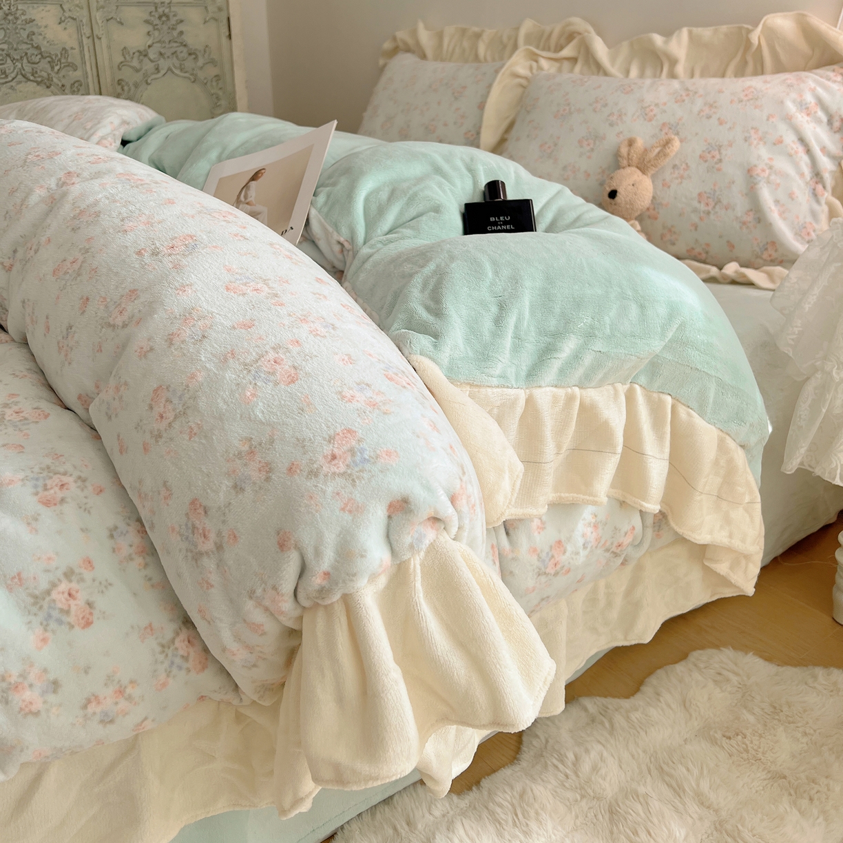 91家纺网 家纺一手货源 找家纺 桃喜 2025新款牛奶绒碎花花边系列四件套【会员-5】 山茶