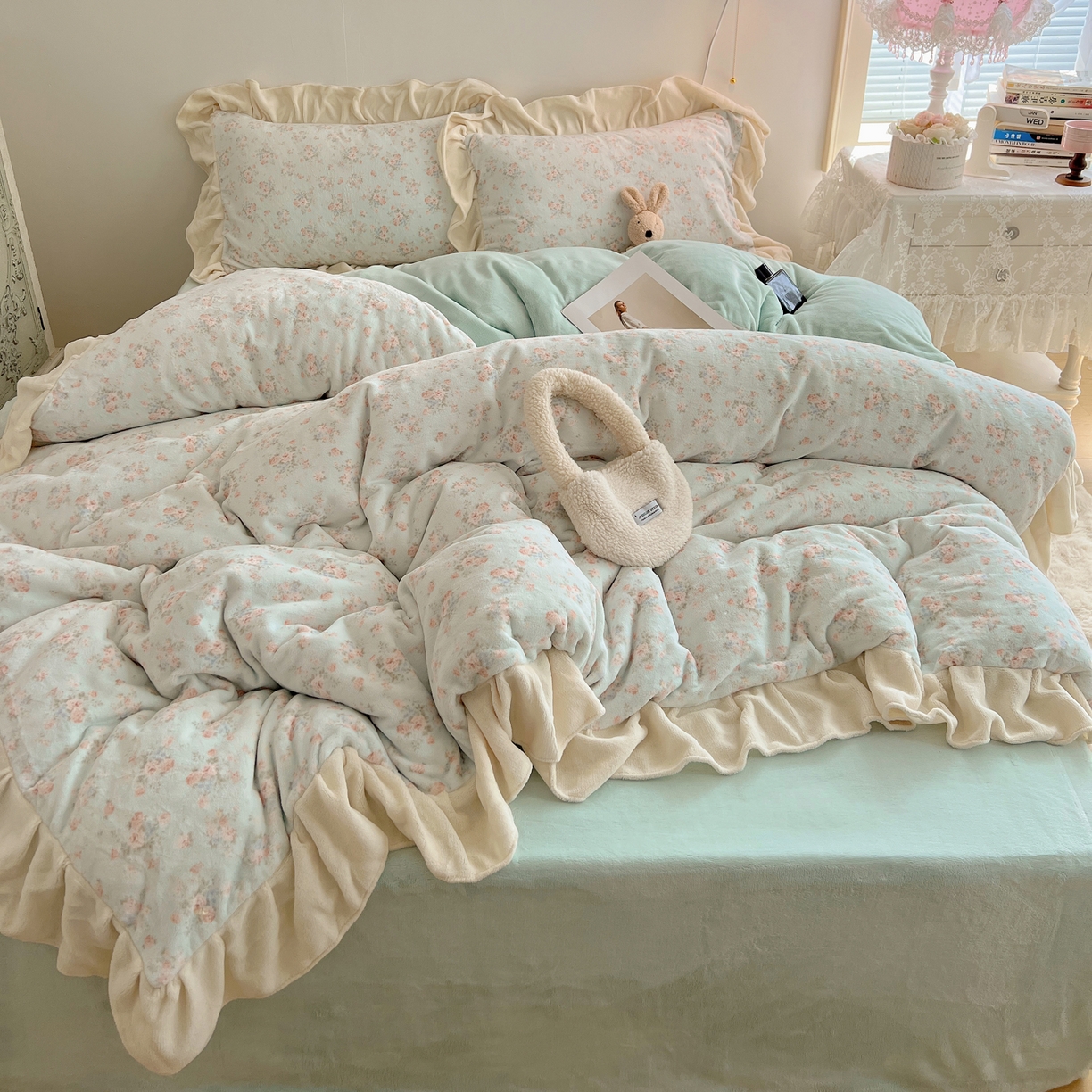 91家纺网 家纺一手货源 找家纺 桃喜 2025新款牛奶绒碎花花边系列四件套【会员-5】 山茶