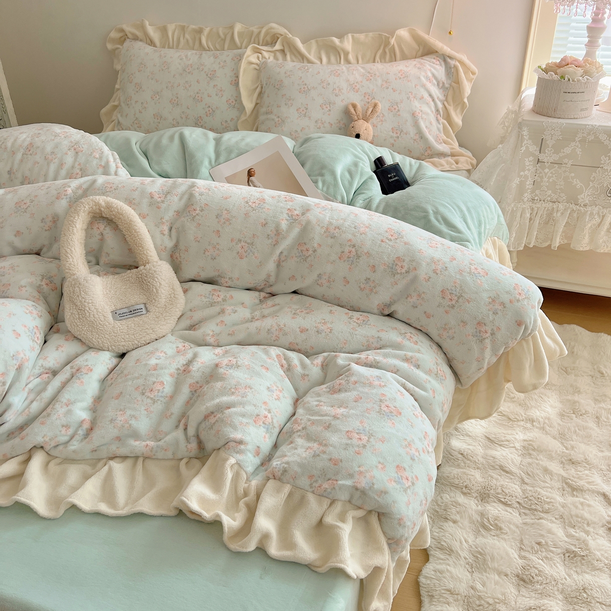 91家纺网 家纺一手货源 找家纺 桃喜 2025新款牛奶绒碎花花边系列四件套【会员-5】 山茶