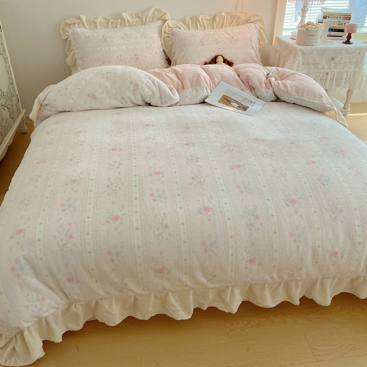 91家纺网 家纺一手货源 找家纺 桃喜 2025新款牛奶绒碎花花边系列四件套【会员-5】 馥郁粉