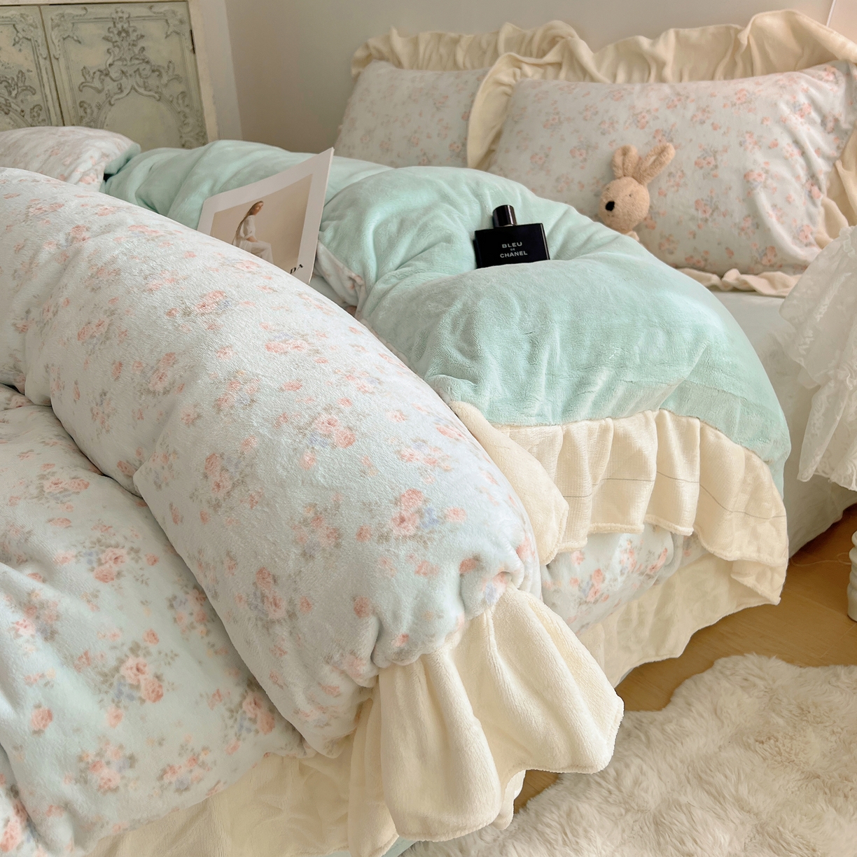 91家纺网 家纺一手货源 找家纺 桃喜 2025新款牛奶绒碎花花边系列四件套【会员-5】 山茶