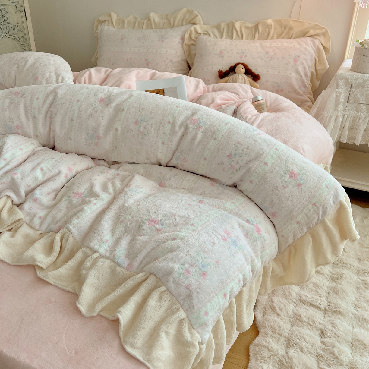 91家纺网 家纺一手货源 找家纺 （总）桃喜 2025新款牛奶绒碎花花边系列四件套【会员-5】