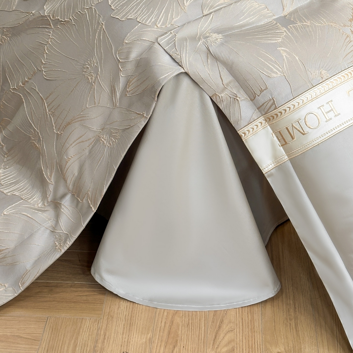 91家纺网 家纺一手货源 找家纺 （总）女子家纺 2025新款亲肤棉立体浮雕刺绣拼接四件套-东方树叶系列